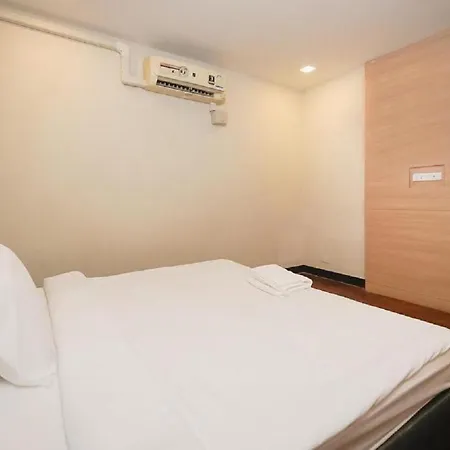X Go Inn Silom Road -Bts Saint Louis Bangkok Exterior photo