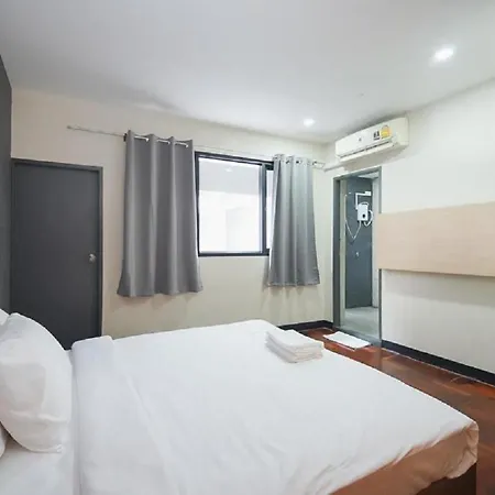X Go Inn Silom Road -Bts Saint Louis Bangkok Exterior photo