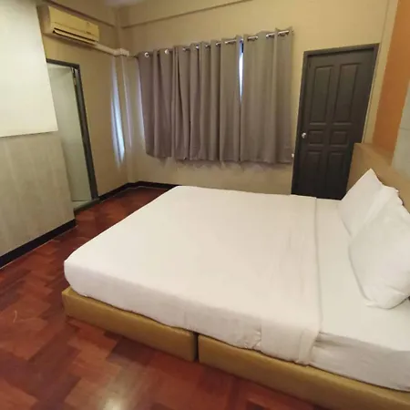 X Go Inn Silom Road -Bts Saint Louis Bangkok Exterior photo