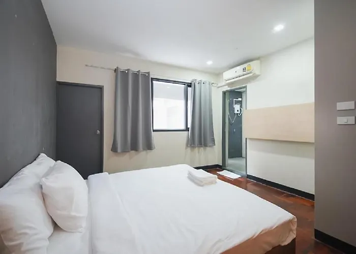 X Go Inn Silom Road -Bts Saint Louis