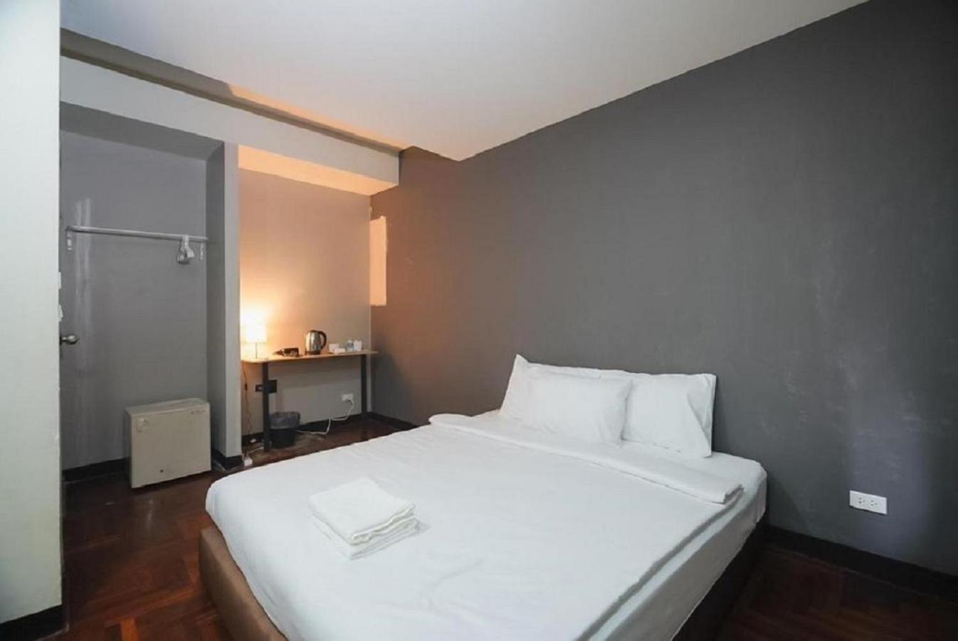 X Go Silom Road -bts Saint Louis Apartment *